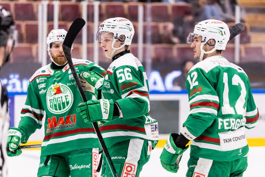 Rögles Adam Engström jublar