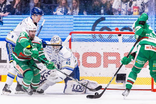 Rögles Ludvig Larsson oroar mot Leksands Anton Johansson