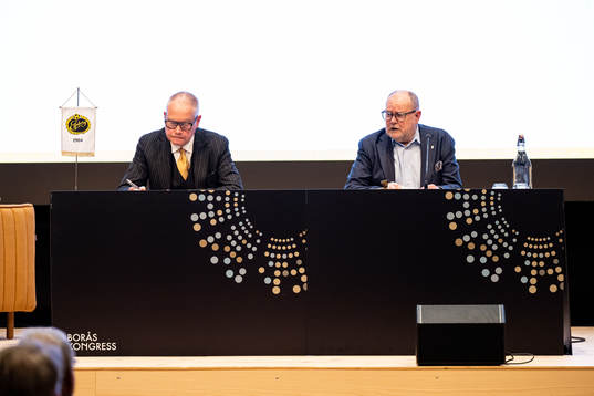 Årsmötets sekreterare Anders Segerblom och