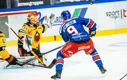 Luleås målvakt Joel Lassinantti och Oskarshamns Ahti