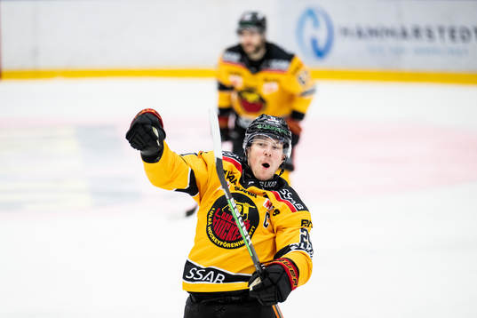 Leksands Emil Heineman jublar