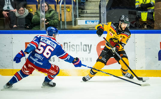 Oskarshamns Robin Norell mot Luleås Konstantin Komarek