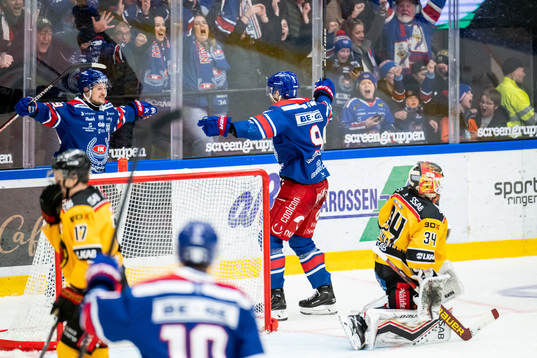 Oskarshamns Ahti Oksanen jublar med Patrik Karlkvist
