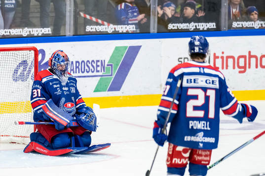 Oskarshamns målvakt Tim Juel deppar