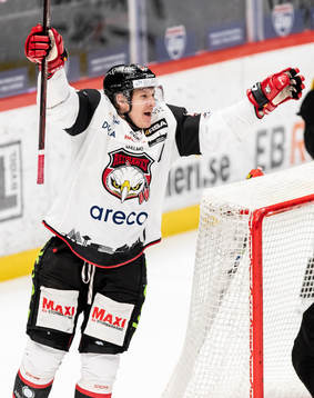 Malmö Redhawks Emil Sylvegård jublar