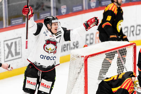 Malmö Redhawks Emil Sylvegård jublar