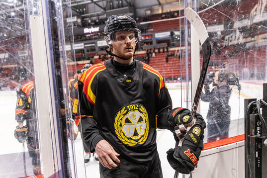 Brynäs Oskar Kvist deppar efer match ett i kvalet till SHL