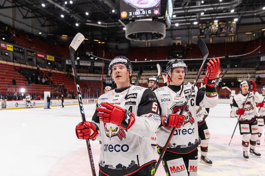 Malmö Redhawks Emil Sylvegård jublar