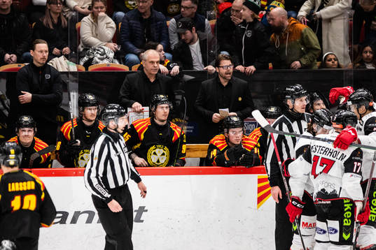 Brynäs spelare och tränare deppar