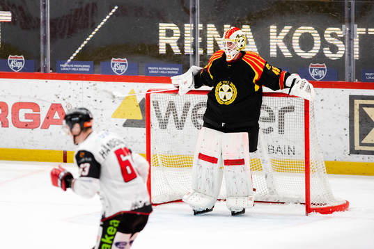 Brynäs målvakt Jussi Olkinuora deppar