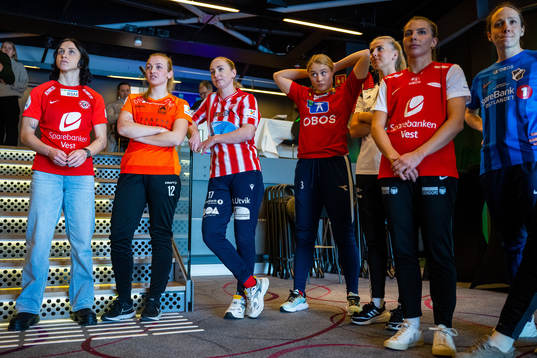 Miljana Ivanović of Arna-Bjørnar, Alise Tvilde Evensen of