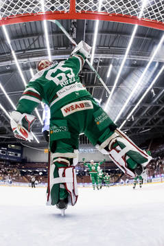 Rögles målvakt Christoffer Rifalk jublar