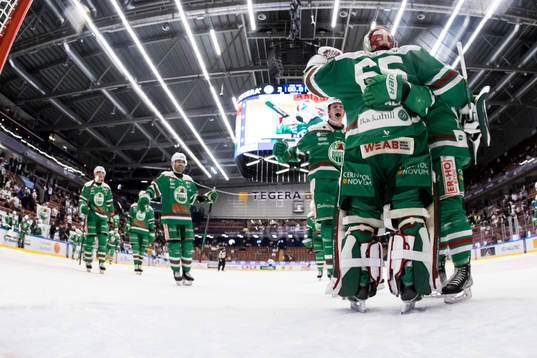 Rögles målvakt Christoffer Rifalk jublar