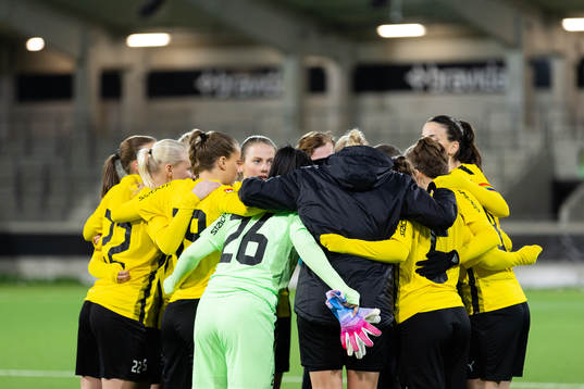 Häckens spelare samlade innan andra halvleken av