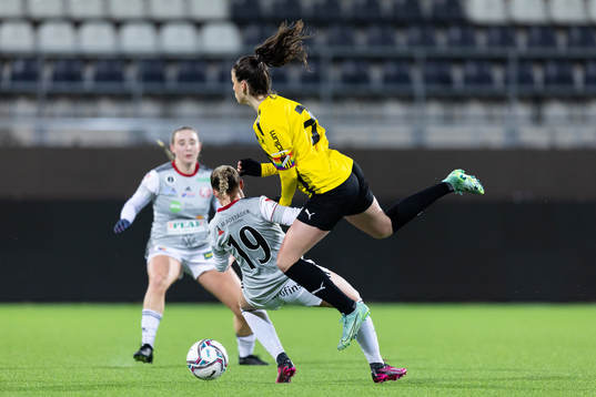 Häckens Andrea Simonovic och Lidköpings Jennifer Sjösten
