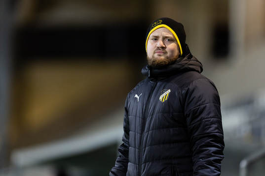 Häckens flickakademis huvudtränare Joakim Lindén