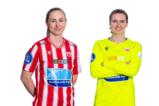 Hanna Dahl and goalkeeper Siri Ervik of Avaldsnes pose for