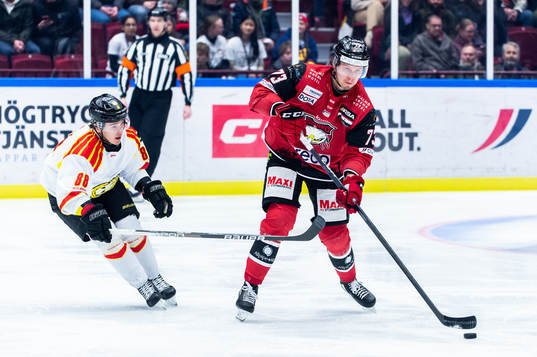 Brynäs Dmytro Timashov och Malmö Redhawks Adam Ollas