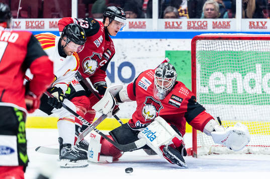 Brynäs Johan Larsson gör 0-2 mot Malmö Redhawks Fredrik
