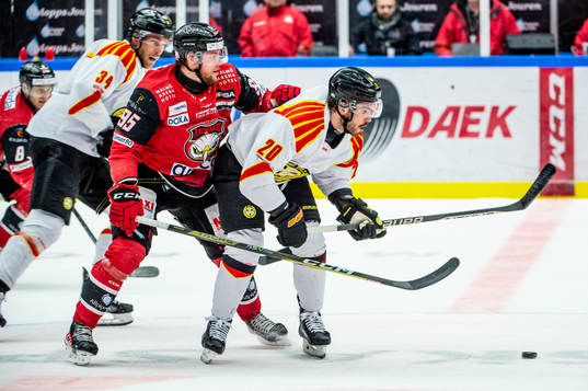 Brynäs Oula Palve mot Malmö Redhawks Carl Persson