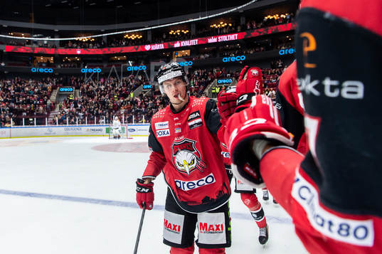 Malmö Redhawks Adam Ollas Mattsson jublar