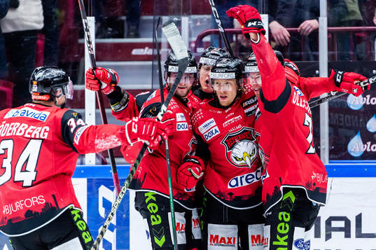 Malmö Redhawks Marcus Sylvegård jublar med lagkamrater