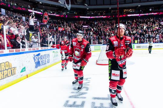 Malmö Redhawks Emil Sylvegård och Matias Lassen jublar