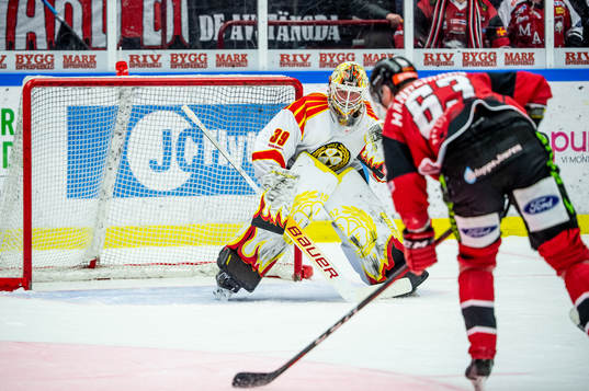 Malmö Redhawks Fredrik Händemark mot Brynäs målvakt