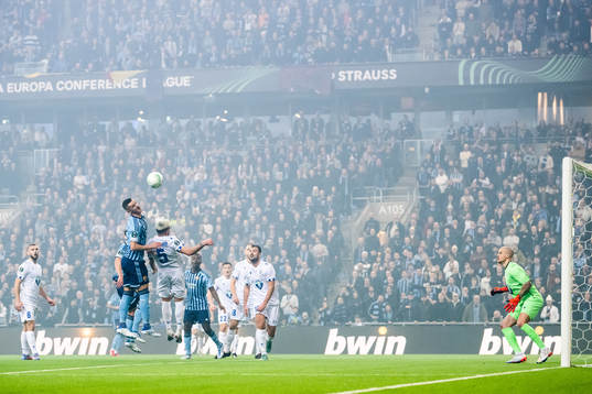 Haris Radetinac of Djurgården against Pedro Rebocho and