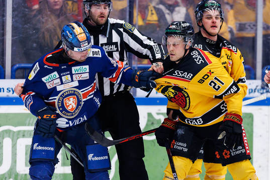 Gruff mellan Växjös Glenn Gustafsson och Luleås Juhani