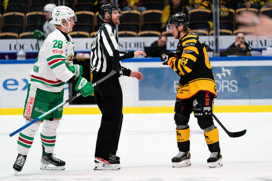 Rögles Anton Bengtsson och Skellefteå AIKs Jonathan Pudas