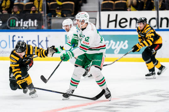 Skellefteå AIKs Måns Forsfjäll och Rögles Brady Ferguson