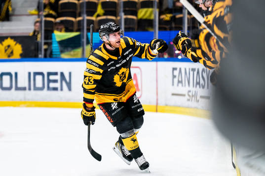 Skellefteå AIKs Filip Sandberg jublar