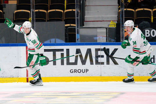 Rögles Adam Engström jublar