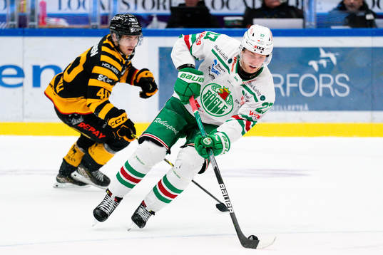 Skellefteå AIKs Andreas Wingerli och Rögles Linus Sjödin