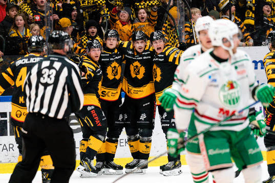 Skellefteå AIKs Filip Sandberg , Linus Lindström  och