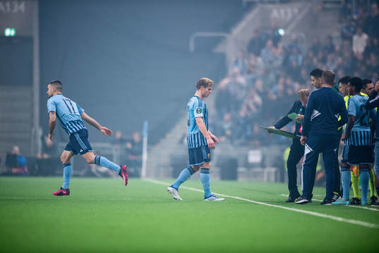 Hampus Finndell of Djurgården is replaced by Carlos Moros