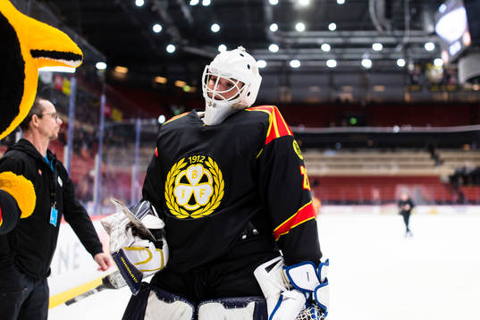 Brynäs målvakt Amanda Johansson deppar