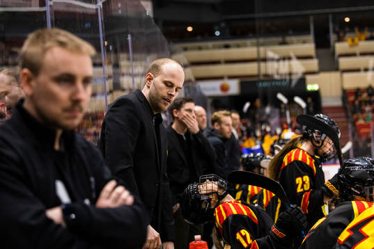 Brynäs tränare Filip Eriksson deppar