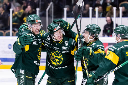 Björklövens Scott Pooley jublar med lagkamrater