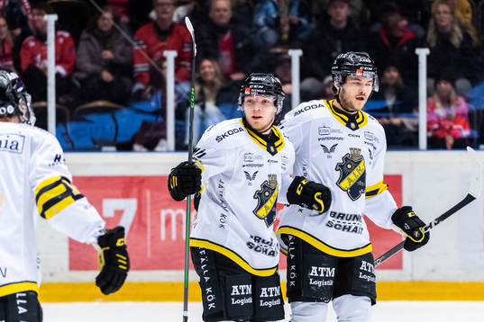 AIKs Zion Nybeck jublar med lagkamrater