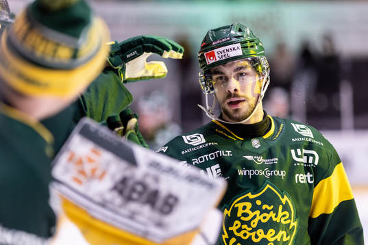 Björklövens Gustav Possler jublar