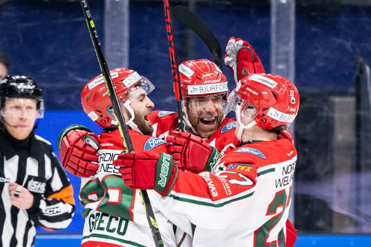 Frölundas Joel Lundqvist jublar med lagkamrater