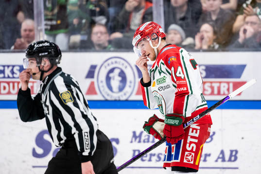 Frölundas Andreas Borgman lämnar isen