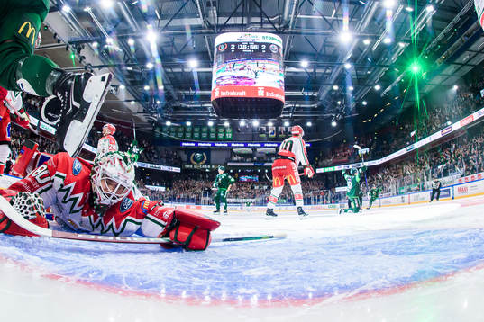 Frölundas målvakt Frederik Dichow deppar