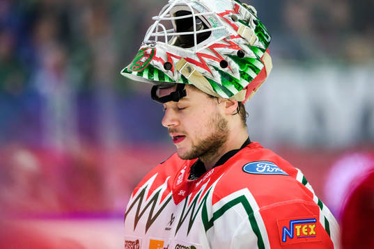 Frölundas målvakt Frederik Dichow deppar