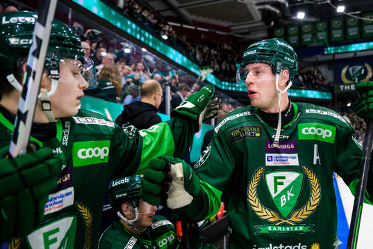 Färjestads Lucas Forsell och Victor Ejdsell jublar