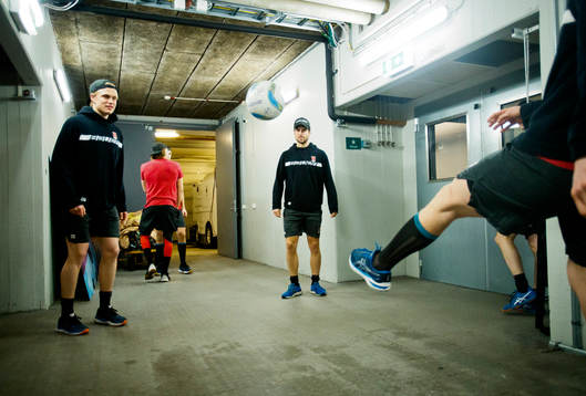 Örebros Elias Pettersson och Mathias Bromé värmer upp