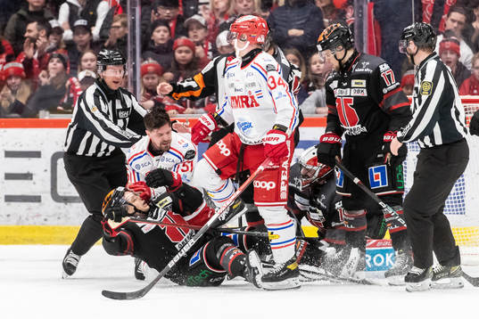 Timrås Anton Lander och Örebros Kristian Näkyvä i bråk