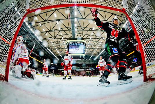 Örebros Christopher Mastomäki jublar vid 1-0